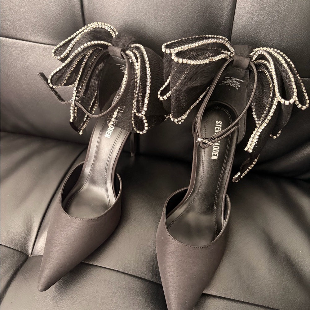 Steve Madden Black Heels with Rhinestone Bow pre-owned perfect condition